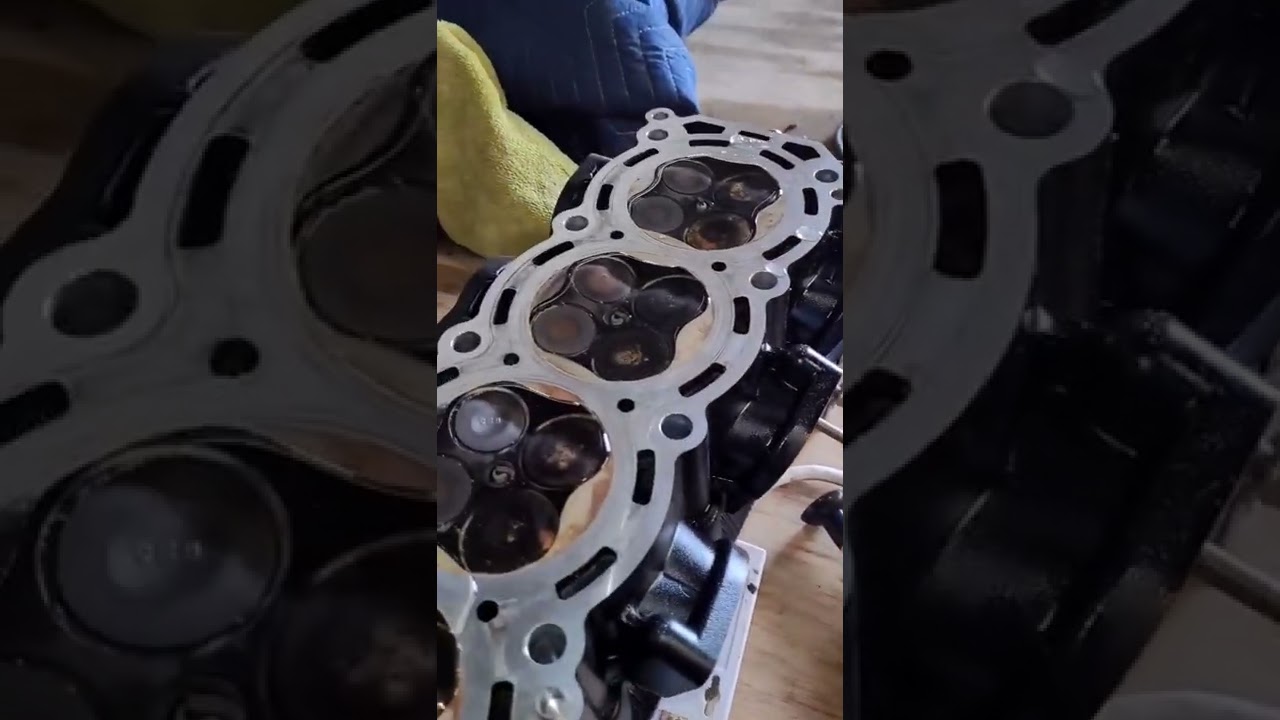 comment contrôler une fuite de compression sur les soupapes d'une culasse d'un moteur.  #shorts