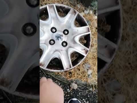 Enjoliveur Peugeot 207 15" trouvé à Bourg-lès-Valence dans la Drôme en France