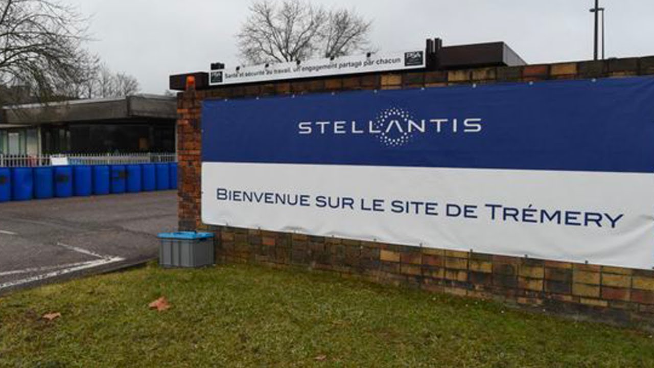 Automobile : comment Stellantis veut accélérer sa production pour les voitures électriques en France