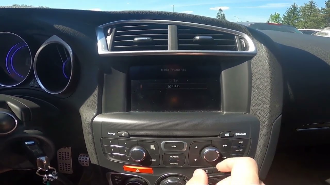 Comment activer ou désactiver le texte radio (RDS) sur Citroën DS 4 (2011-2018)